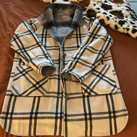 Reversible shacket - Picture 2 of 3